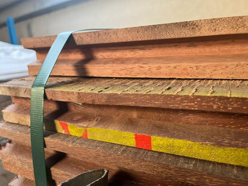 Azobe hardhouten planken 50mm dik met tand en groef