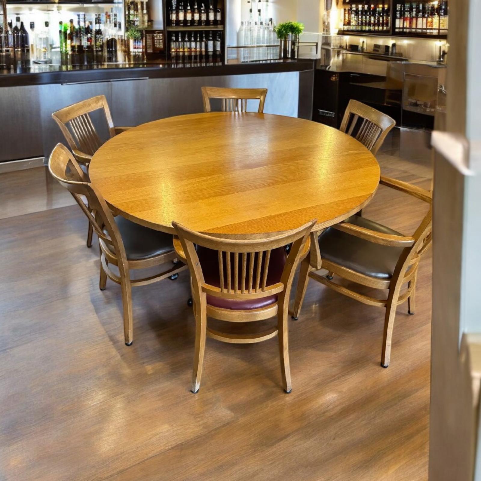 houten stoelen met lederen zit